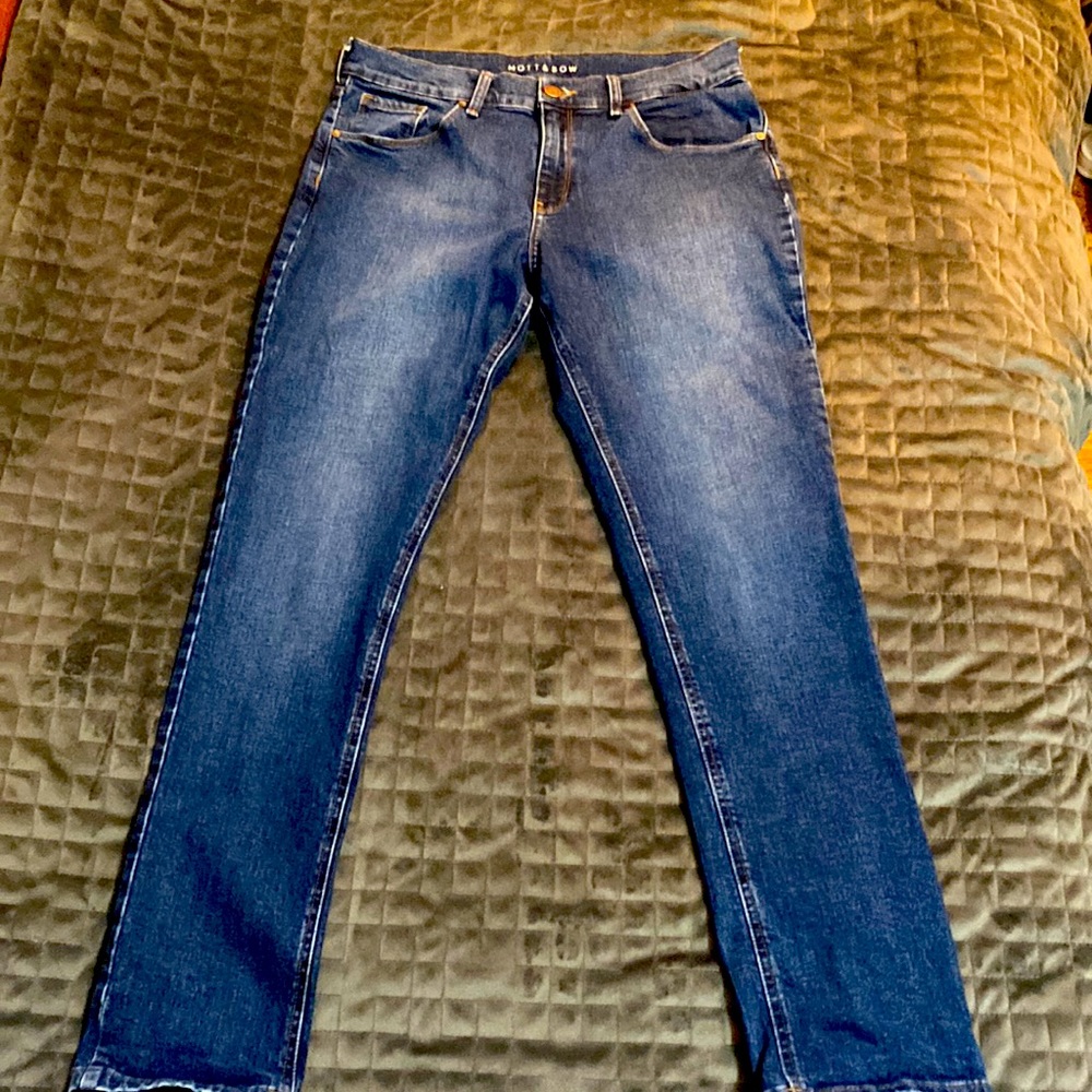 Women’s Mott and Bow Boyfriend Jean, W29, L30.